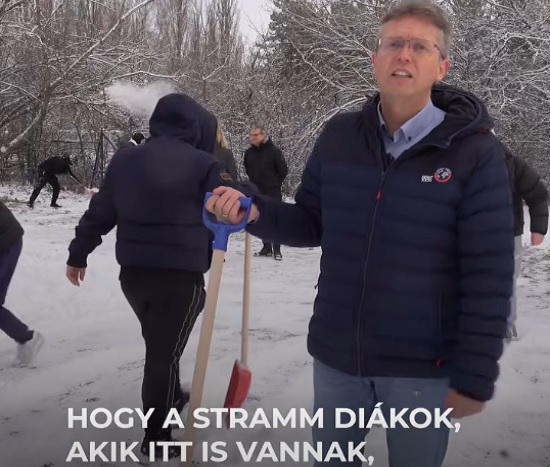 Hóeltakarítása szólította fel a fiatalokat Hankó Balázs miniszter