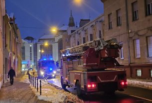 Tűzoltók éjjel Debrecenben