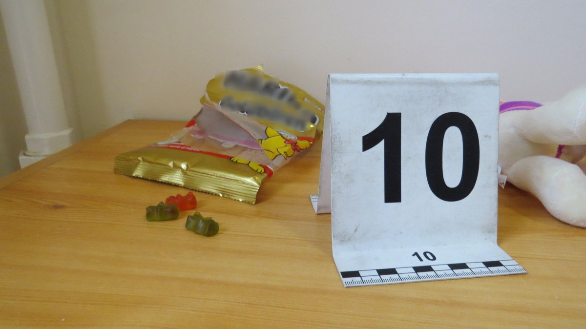 Szendvicset és gumicukrot dézsmált a betörő