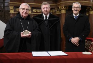 Kitüntették Várszegi Asztrikot a ökumenikus imahét nagytemplomi záróalkalmán