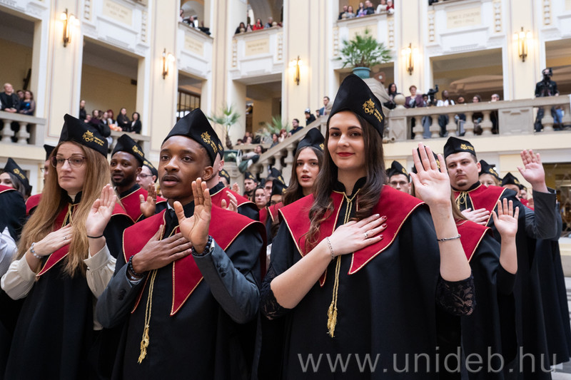 TTK-s diplomaosztó a Debreceni Egyetemen