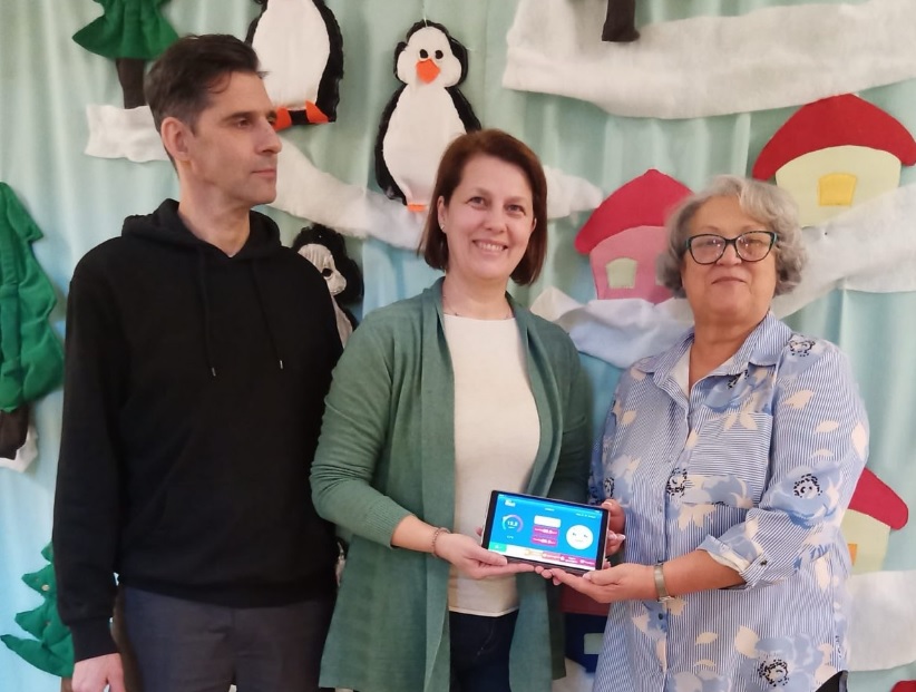 Levegőszennyezettség-mérő készüléket kapott egy hajdúböszörményi óvoda a Mikepércsi Anyáktól