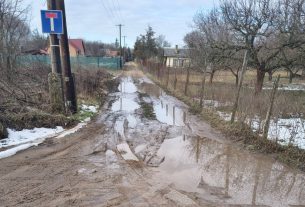Sártengerré változtak az utak Debrecen külterületén
