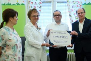 Három és fél millió forintot adományozott egy magáncég a debreceni gyermekklinikának