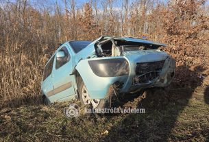 Árokba csúszott egy autó Püspökladánynál
