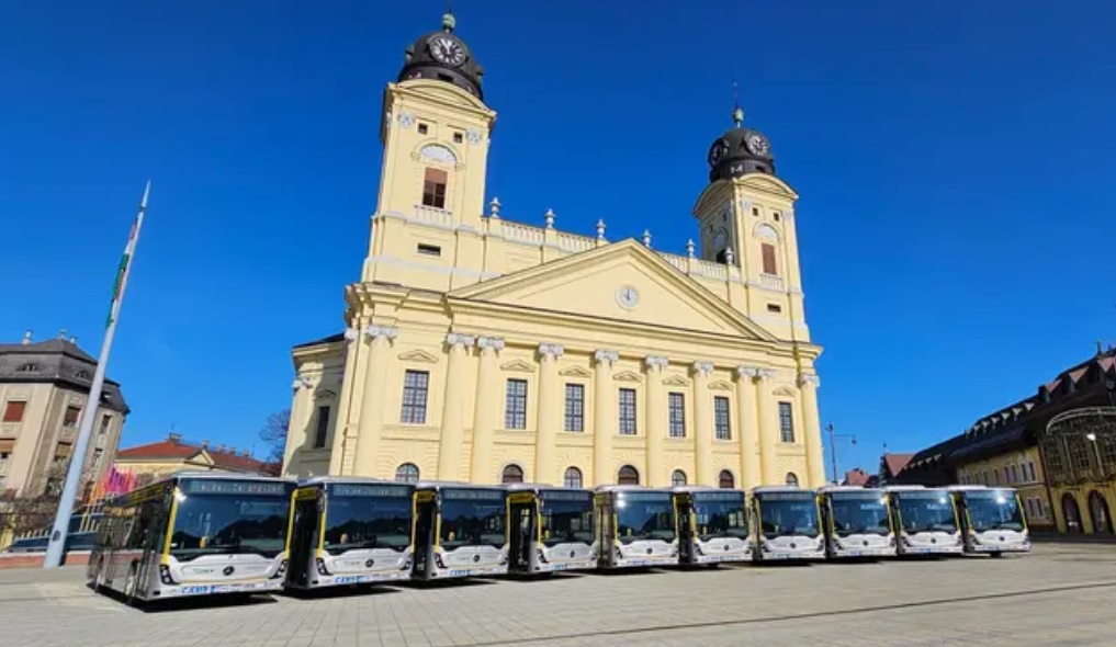 Tíz új autóbusszal bővült a DKV flottája