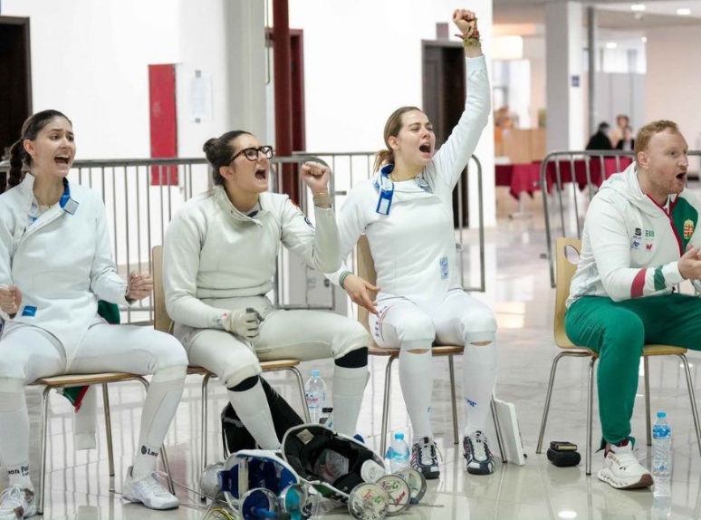 Ezüstérmes a női párbajtőrcsapat a junior vb-n