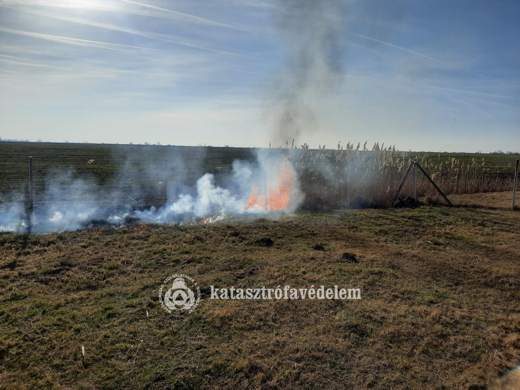 Szabadtéri tűz pusztított Hajdú-Biharban