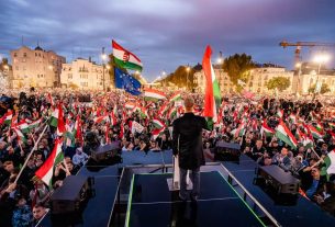 Magyar Péter a Nemzeti Meneten