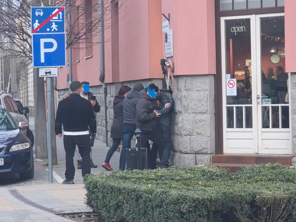 Orbánbúcsúztató fideszes fegyverrel