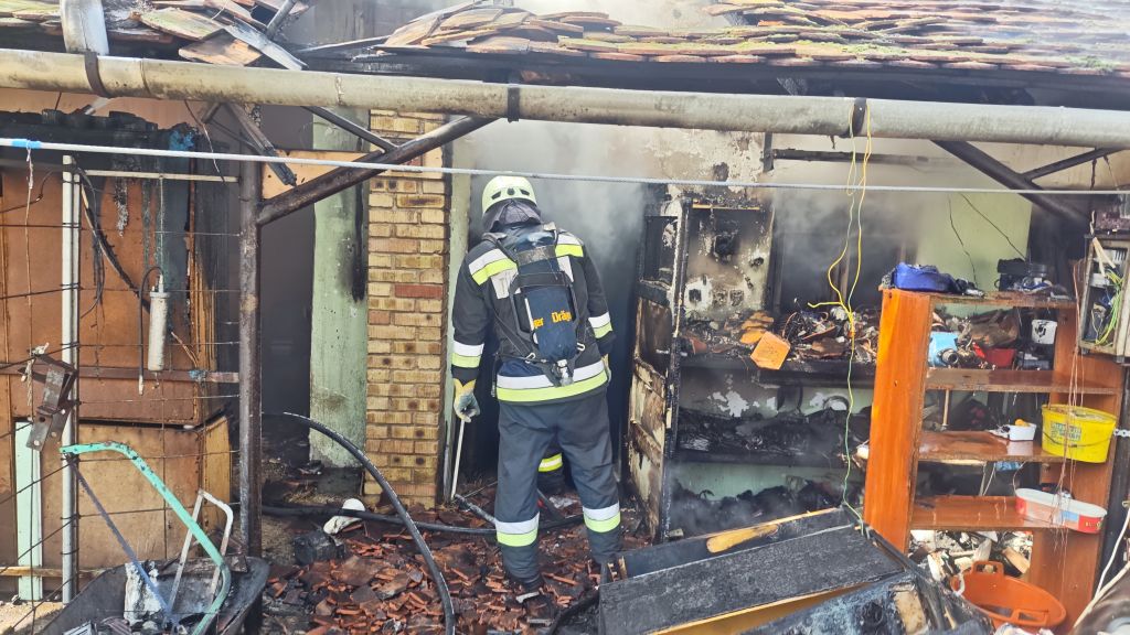 Melléképület gyulladt ki Biharnagybajomban