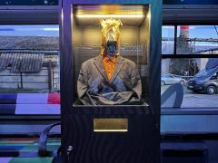 A Magyar Kétfarkú Kutya Párt Hiánypótló Busza