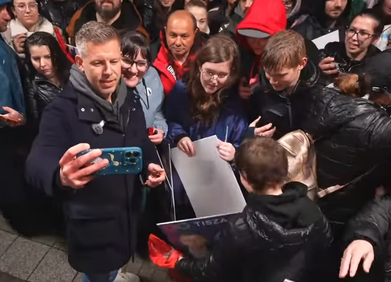 Magyar Péter és a tiszások Hajdúböszörményben