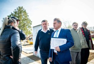 Tasó László vasútállomások