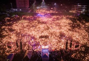 A Tisza Párt kampányzáró rendezvénye Debrecenben