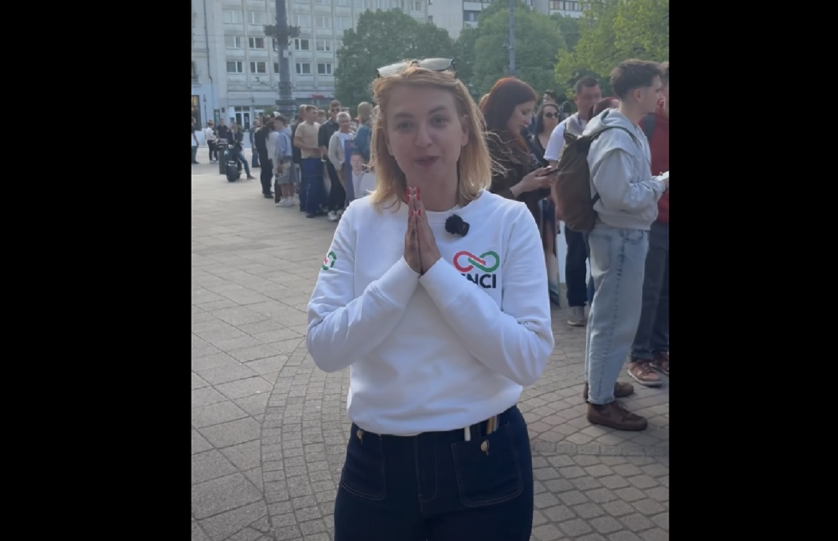 Tompa Enikő dedikálása