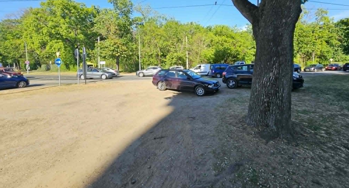 Baleset Debrecenben, a Nagyerdei körút és az Egyetem tér kereszteződésénél