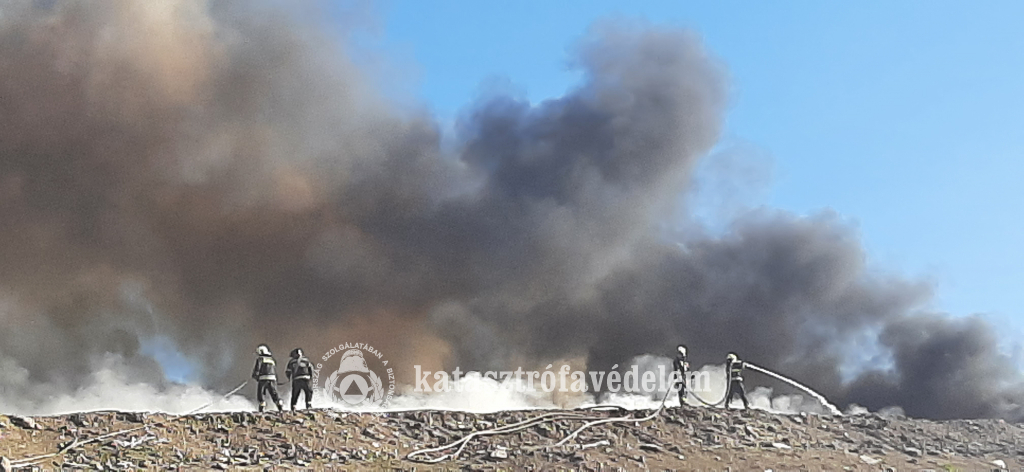 Tűz ütött ki a debreceni szeméttelepen