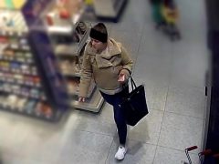 Lopás miatt keresi ezt a nőt a debreceni rendőrség