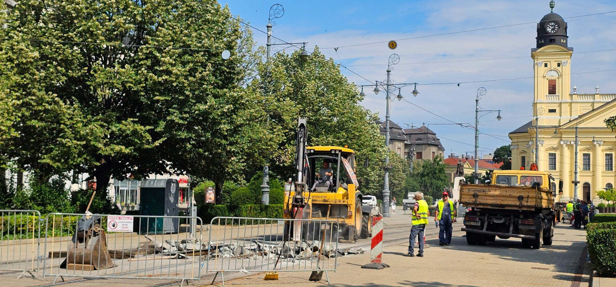 Éjszaka folytatódnak a villamospálya-karbantartási munkák Debrecenben