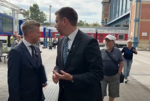 Magyar Péter leköpése