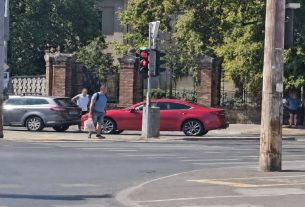 Baleset történt Debrecenben, a Kenézy közelében
