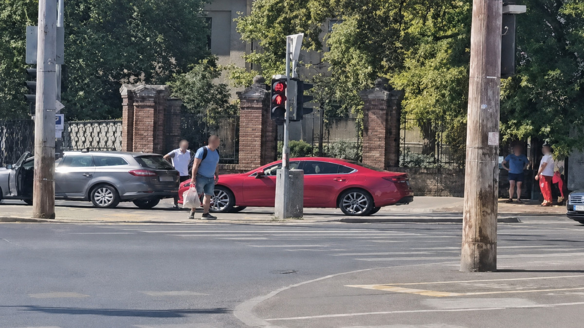 Baleset történt Debrecenben, a Kenézy közelében