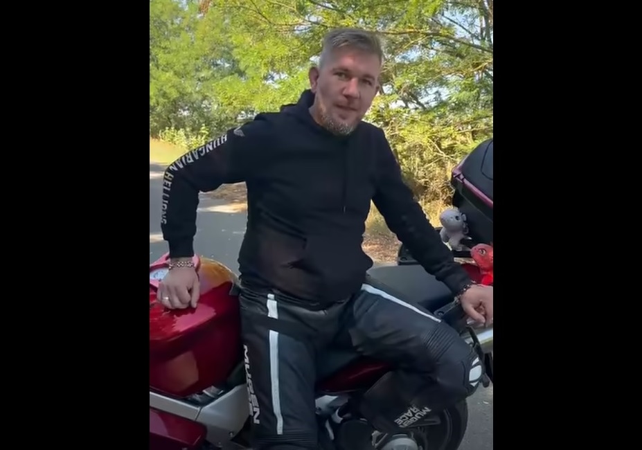Horváth Attila motoros életmentő a 4-es főúton