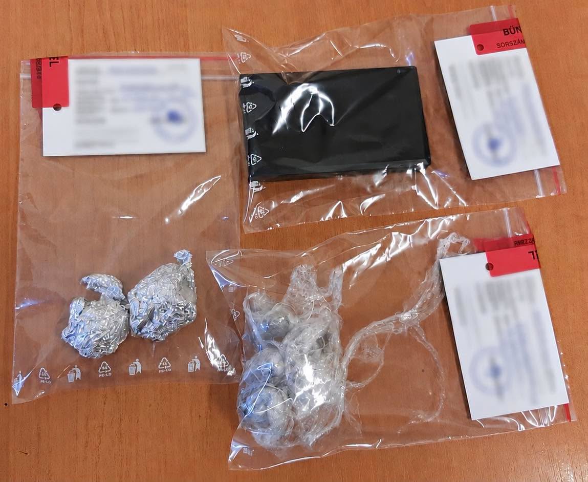 Fizetés nélkül akart távozni a debreceni bevásárlóközpontból - később aztán más is kiderült