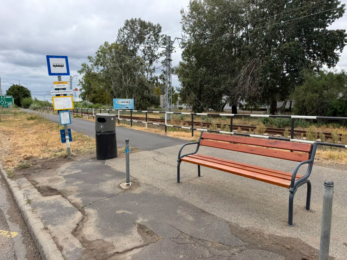 A városnak kellett rendbe tennie az egyik debreceni buszmegállót