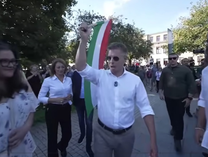 Magyar Péter országjárása Pécsen