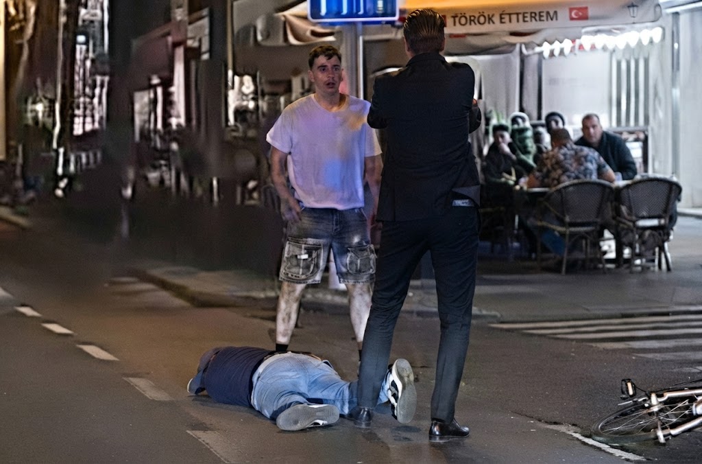 Súlyosan bántalmaznak egy járókelőt Budapest belvárosában