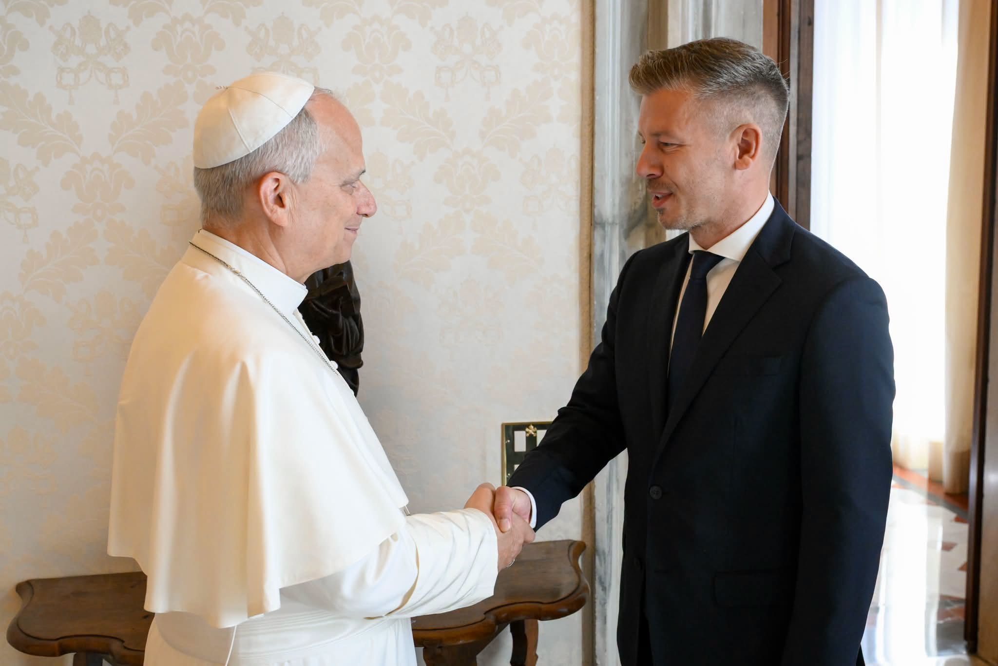 XIV. Leó pápa és Magyar Péter