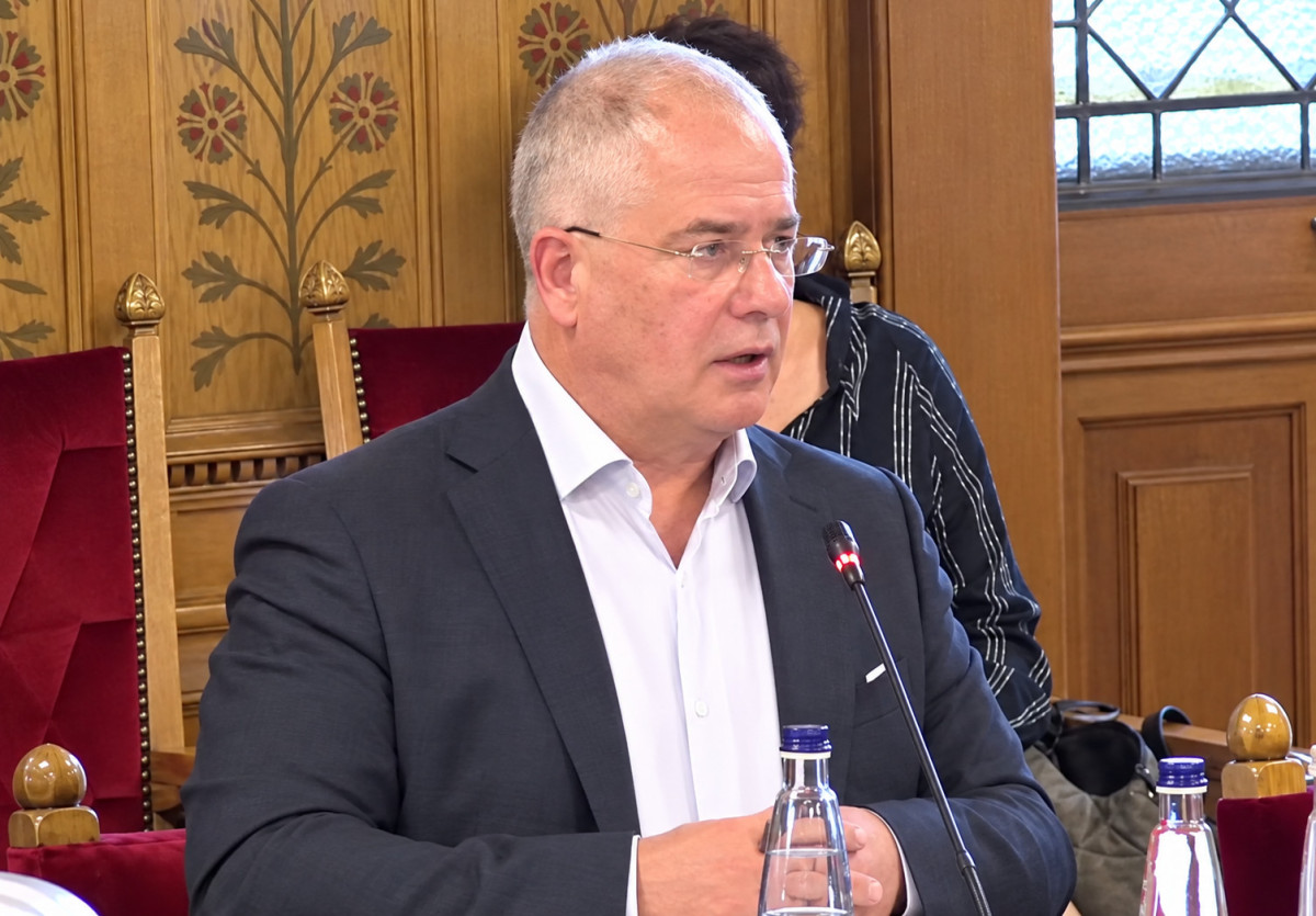 Kósa Lajos az MNB-ügyeket vizsgáló parlamenti bizottság előtt