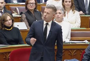 Magyar Péter a parlamentben