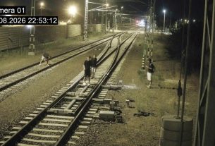 Köveket tettek az egyik debreceni vasúti váltóba a fiatalok