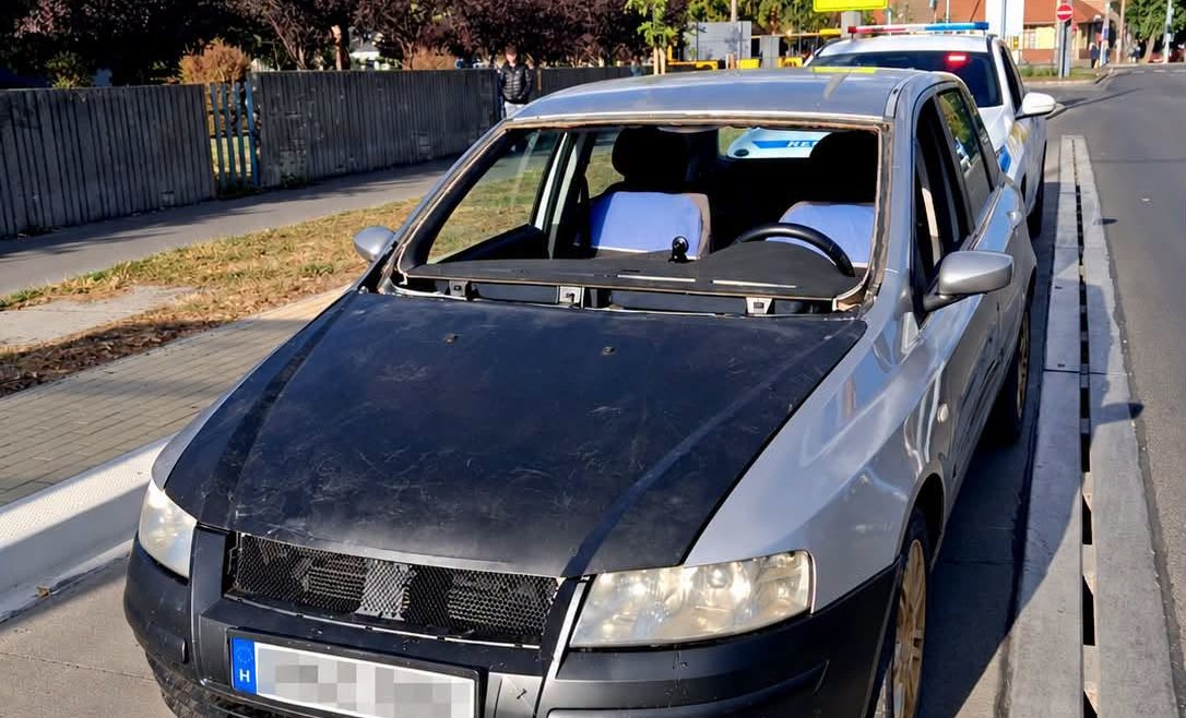 Szélvédő nélkül indult útnak Debrecenben