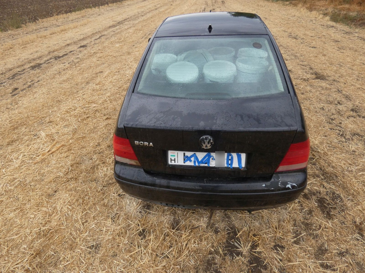 Leragasztott rendszámmal menekültek a debreceni rendőrök elől