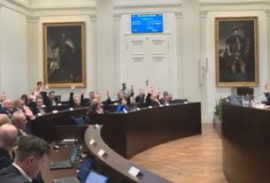 Elromlott a szavazógép a debreceni közgyűlésen